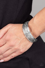 Load image into Gallery viewer, Garden Tropic - Silver Bracelet
