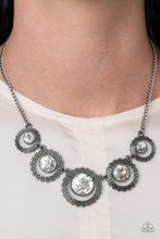 Cargar imagen en el visor de la galería, PIXEL Perfect - Black Necklace Set
