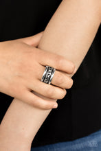 Cargar imagen en el visor de la galería, Dauntless Shine - Silver Ring
