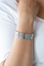 Cargar imagen en el visor de la galería, Read The VINE Print - Silver Bracelet
