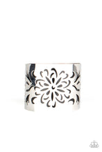 Cargar imagen en el visor de la galería, Get Your Bloom On - Black Bracelet
