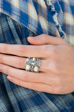 Cargar imagen en el visor de la galería, Modern Mountain Ranger - White Ring
