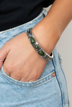Cargar imagen en el visor de la galería, Radiant Ruins - Green Bracelet
