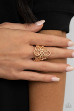 Cargar imagen en el visor de la galería, Regal Roundabout - Gold Ring
