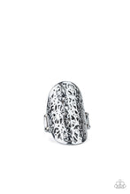 Cargar imagen en el visor de la galería, Full Out Frill - Black Ring
