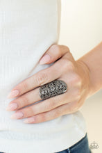 Cargar imagen en el visor de la galería, Full Out Frill - Black Ring

