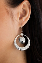 Cargar imagen en el visor de la galería, Rounded Radiance - Silver Earrings
