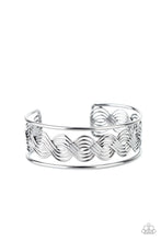 Charger l&#39;image dans la galerie, WEAVE An Impression - Black Bracelet
