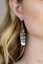 Cargar imagen en el visor de la galería, Hear Me Shimmer - Silver Earrings
