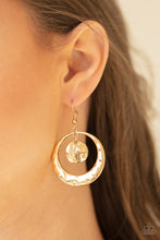 Cargar imagen en el visor de la galería, Rounded Radiance - Gold Earrings
