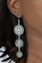 Charger l&#39;image dans la galerie, Festively Floral - Yellow Earrings
