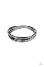Charger l&#39;image dans la galerie, Trending in Tread - Black Bracelet
