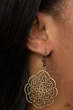 Cargar imagen en el visor de la galería, Tour de Taj Mahal - Brass Earrings
