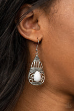 Cargar imagen en el visor de la galería, Eastern Essence - White Earrings
