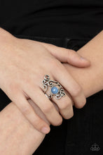 Cargar imagen en el visor de la galería, Glimmering Grapevines - Blue Ring
