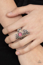 Cargar imagen en el visor de la galería, Glimmering Grapevines - Pink Ring
