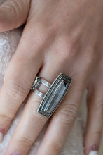 Cargar imagen en el visor de la galería, Luminary Luster - Silver Ring
