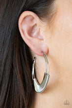 Carregar imagem no visualizador da galeria, Artisan Attitude - Silver Earrings
