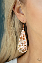 Charger l&#39;image dans la galerie, Posy Pasture - Rose Gold Earrings
