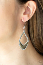 Carregar imagem no visualizador da galeria, Artisan Treasure - Silver Earrings
