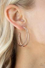 Charger l&#39;image dans la galerie, Rustic Curves - Rose Gold Earrings
