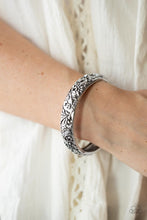 Charger l&#39;image dans la galerie, Victorian Meadow - Silver Bracelet

