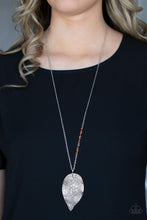 Cargar imagen en el visor de la galería, Frond Fantasy - Orange Necklace Set
