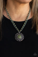 Cargar imagen en el visor de la galería, Sahara Suburb - Green Necklace Set
