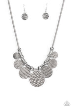 Cargar imagen en el visor de la galería, Indigenously Urban - Silver Necklace Set
