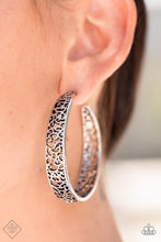 Charger l&#39;image dans la galerie, Garden for Two - Silver Hoop Earrings
