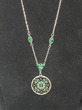 Cargar imagen en el visor de la galería, Timeless Traveler - Green  Necklace Set
