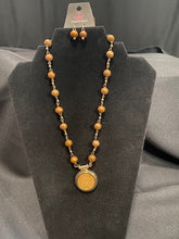 Cargar imagen en el visor de la galería, Soulful Sunrise - Gold Necklace Set
