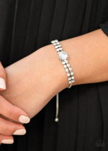 Charger l&#39;image dans la galerie, Gorgeously Glitzy - White Bracelet Set
