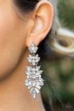 Charger l&#39;image dans la galerie, Frozen Fairytale - White Earrings
