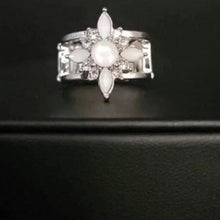 Cargar imagen en el visor de la galería, Opal Orchards - White Ring
