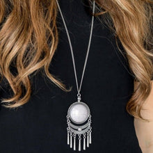 Cargar imagen en el visor de la galería, Rural Rustler - White Necklace Set
