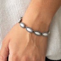 Carregar imagem no visualizador da galeria, Mineral Magic - White Bracelet Set

