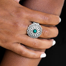 Cargar imagen en el visor de la galería, Daringly Daisy - Green Ring
