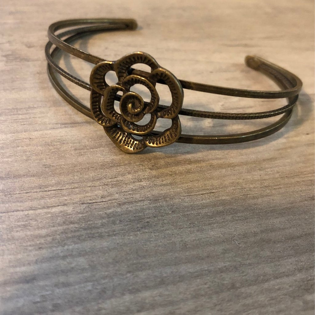 Rosy Repose - Brass Bracelet