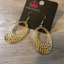 Carregar imagem no visualizador da galeria, The HOLE Nine Yards - Gold Earrings
