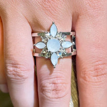 Cargar imagen en el visor de la galería, Opal Orchards - White Ring
